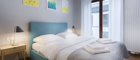1 bedroom, Egyptian cotton sheets, premium bedding, memory-foam beds