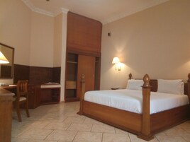 Caja de seguridad en la habitación, escritorio y wifi gratis 