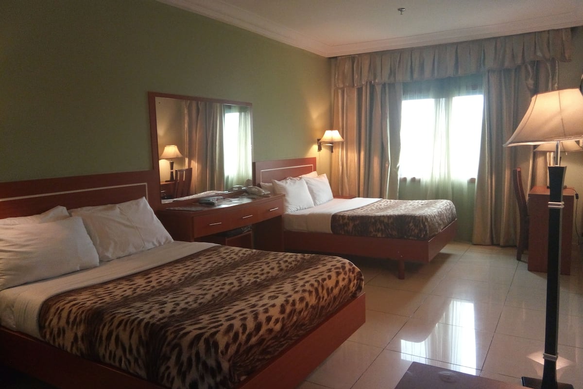 Room (Twin Deluxe) | In-room safe, desk, WiFi (free)
