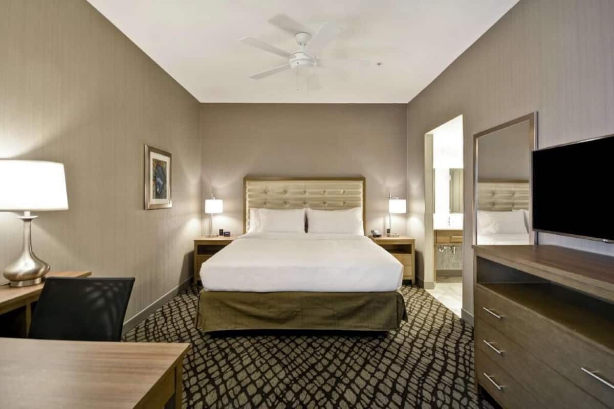 Premium bedding, in-room safe, individually decorated