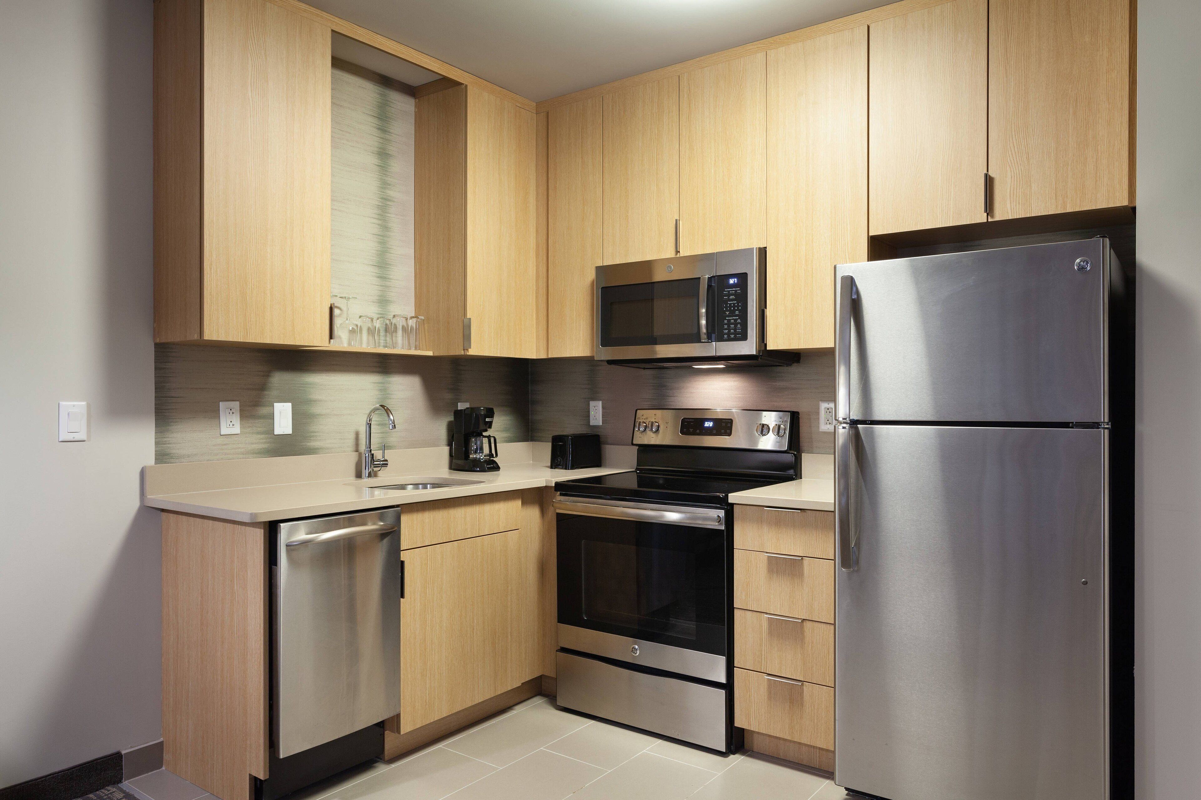 fridge, microwave, stovetop, dishwasher