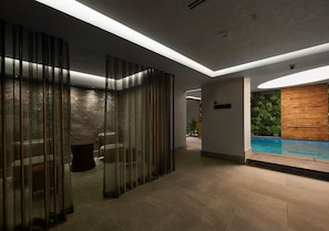 Indoor pool, pool loungers