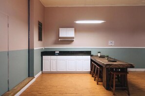 Interior - Melrose Hostel (Los Angeles)