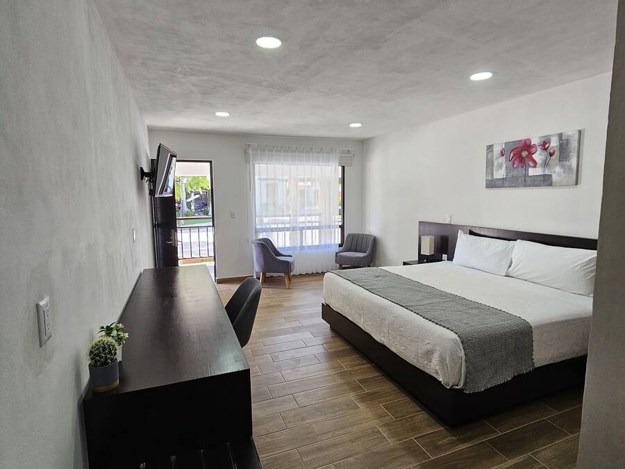 Rideaux occultants, fer et planche à repasser, Wi-Fi gratuit