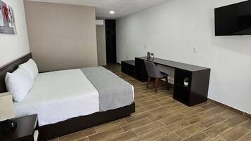 Habitación doble estándar | Cortinas blackout, tabla de planchar con plancha y wifi gratis