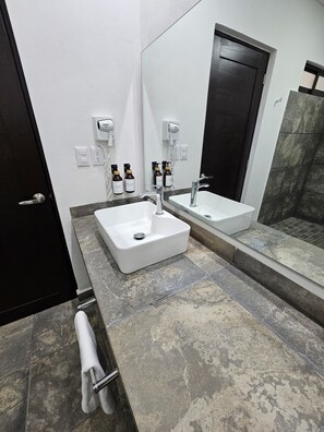 Family Double Room | Bathroom