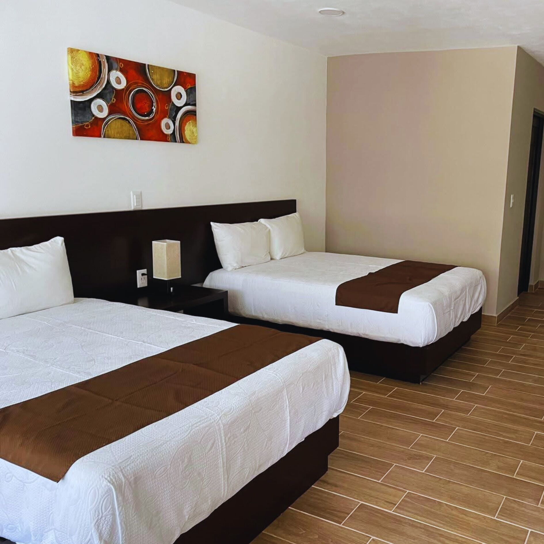 Rideaux d’obscurcissement, fer et planche à repasser