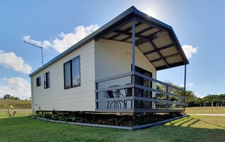 Ensuite Cabin | 1 bedroom, iron/ironing board, free WiFi, bed sheets