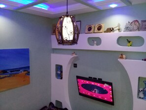 Familienapartment, 1 Schlafzimmer | Wohnzimmer | Plasmafernseher