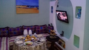 Family Apartment, 1 Bedroom | In-room dining - Dar Doukkala (Oualidia)
