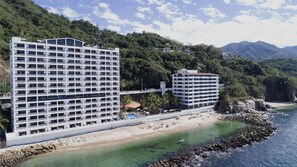 Vista frontal de la propiedad