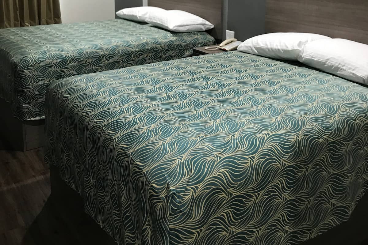 Deluxe Double Room, 2 Queen Beds, Smoking | Living room