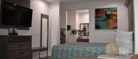 Premium bedding, desk, iron/ironing board, free WiFi