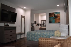 Premium bedding, desk, iron/ironing board, free WiFi