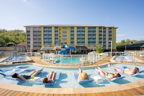 Indoor pool, 2 outdoor pools, pool umbrellas, sun loungers - Margaritaville Resort Gatlinburg (Gatlinburg)
