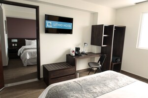 Habitación, 2 habitaciones (Master) | Caja fuerte, escritorio, sistema de insonorización