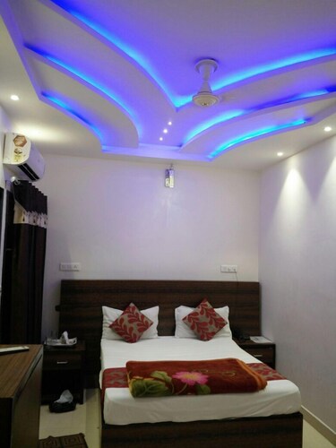 Hotel New SS Residency