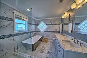 Unclassified image, 5 of 48, button