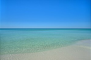 På stranden, snorkling, windsurfing, surfing/bodyboarding