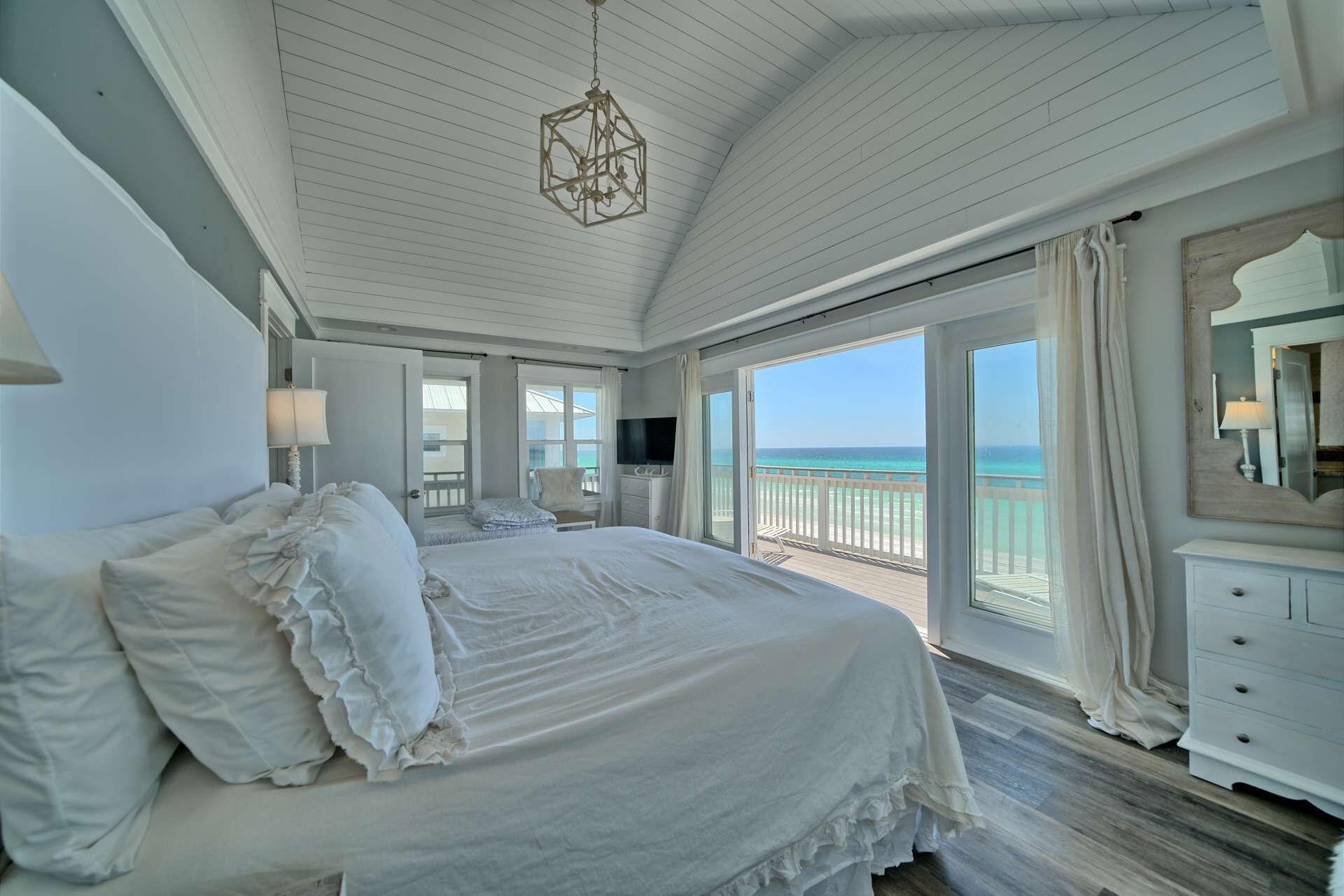 4 Schlafzimmer, Betten mit Memory-Foam-Matratzen, Internetzugang