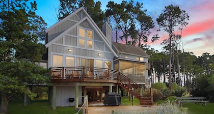 Grandview | Luxury Waterfront Sunset Views w/ Long Pier & Dock, Screened Porch, Kayaks + Pets