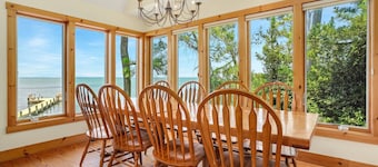 Grandview - Pet friendly; Waterfront home w/ dock!