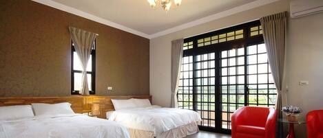 Classic-herbergi fyrir fjóra | Skrifborð, myrkratjöld/-gardínur, ókeypis þráðlaus nettenging