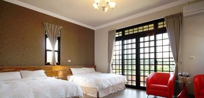 經典四人房 | 書桌、遮光窗簾/窗簾、免費 Wi-Fi