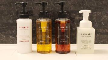 Ducha y bañera combinadas y bañera profunda