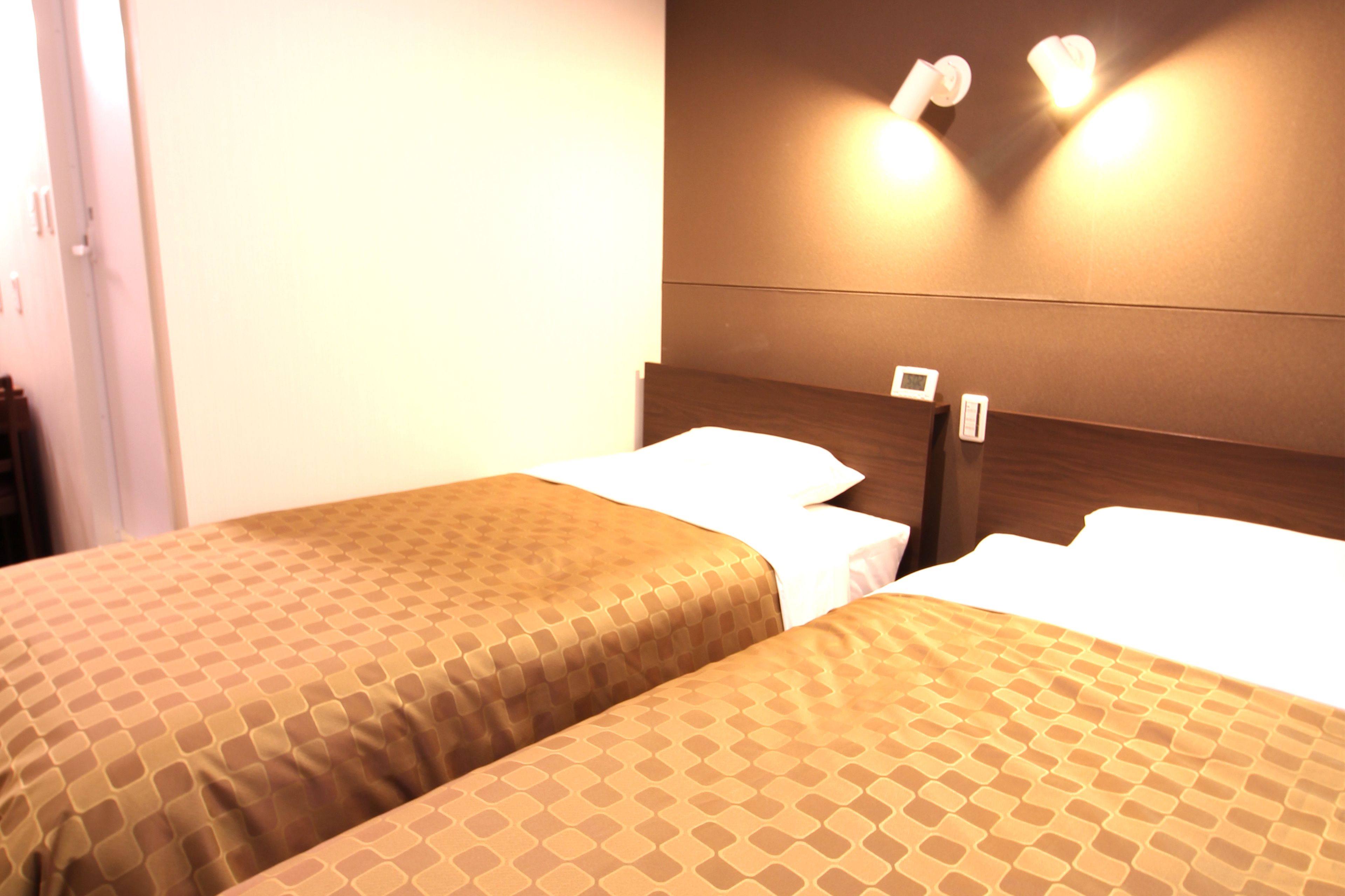 twin room b (non smoking)  | desk, free wifi, bed sheets