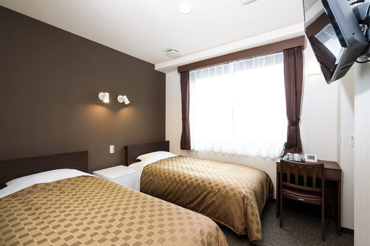 Twin Room A (Non Smoking) | Desk, free WiFi, bed sheets