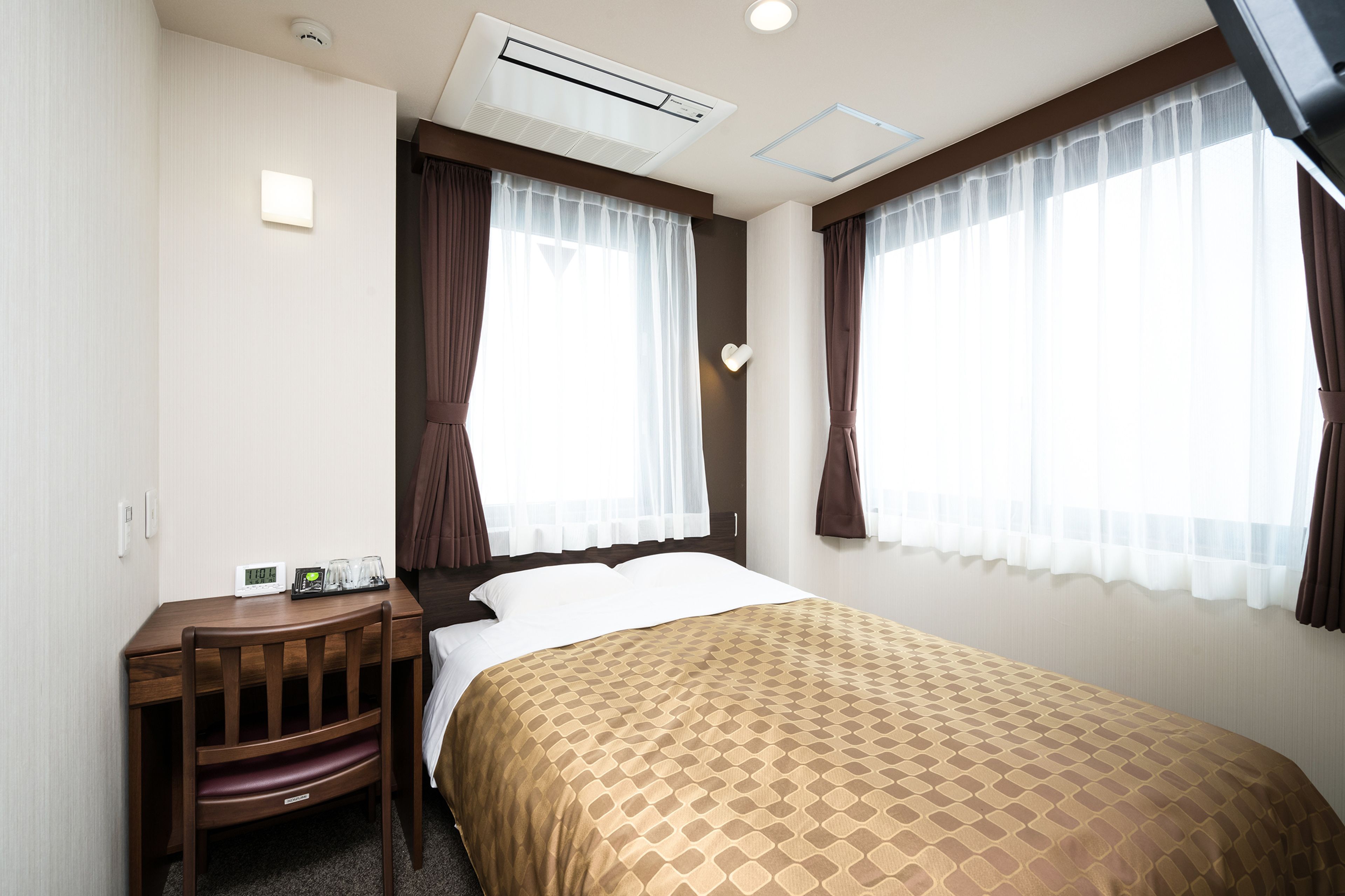 double room, non smoking | desk, free wifi, bed sheets