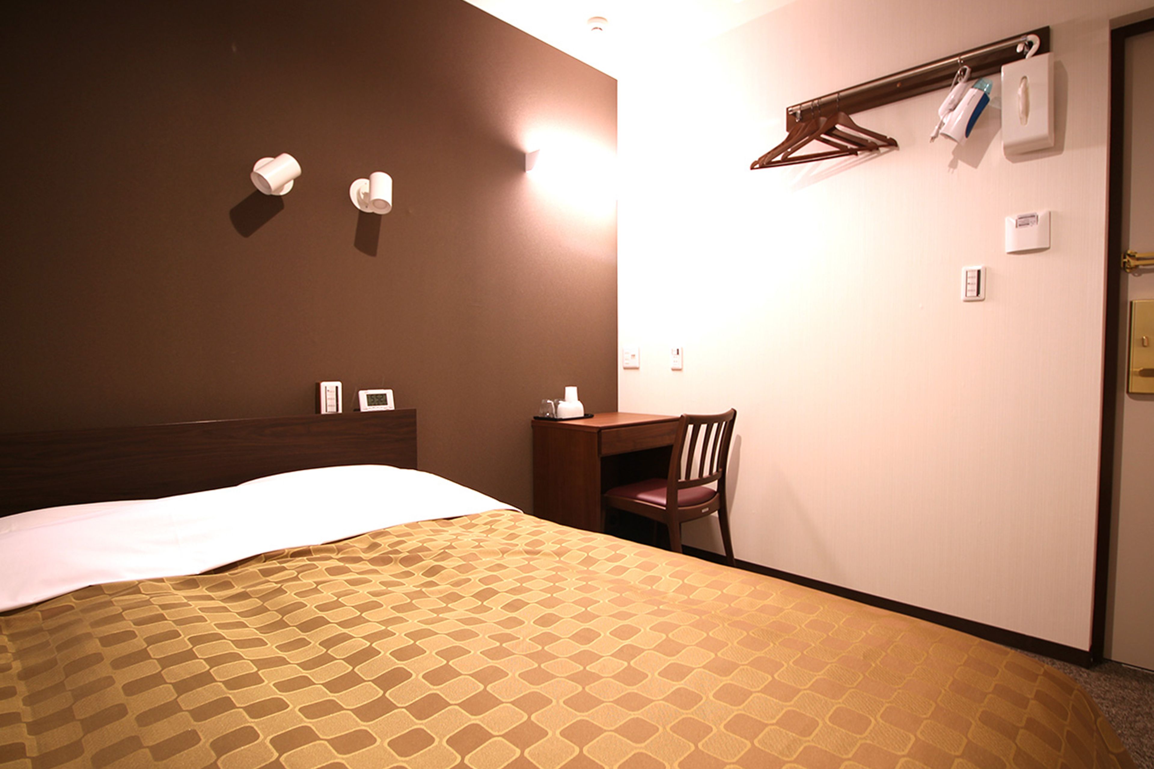 double room, non smoking | desk, free wifi, bed sheets