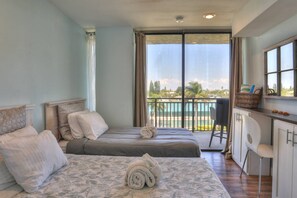 2 bedrooms, iron/ironing board, free WiFi