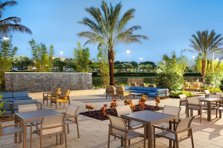 SpringHill Suites by Marriott Orlando at Millenia - Image 10