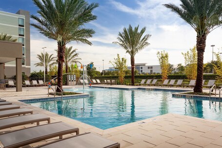 SpringHill Suites by Marriott Orlando at Millenia - Image 11