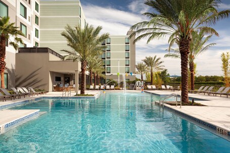 SpringHill Suites by Marriott Orlando at Millenia - Image 2
