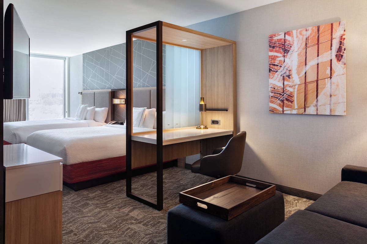 1 kamar tidur, seprai premium, selimut bulu angsa, dan meja kerja