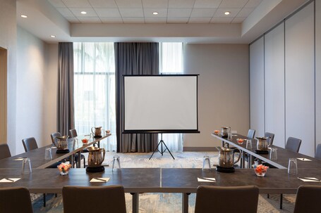 SpringHill Suites by Marriott Orlando at Millenia - Image 17