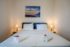 3 bedrooms, iron/ironing board, WiFi, bed sheets