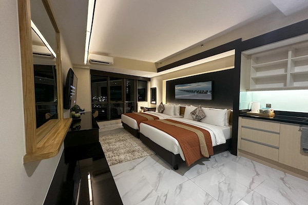 Executive Studio, Non Smoking | 1 bedroom, Egyptian cotton sheets, premium bedding, pillowtop beds