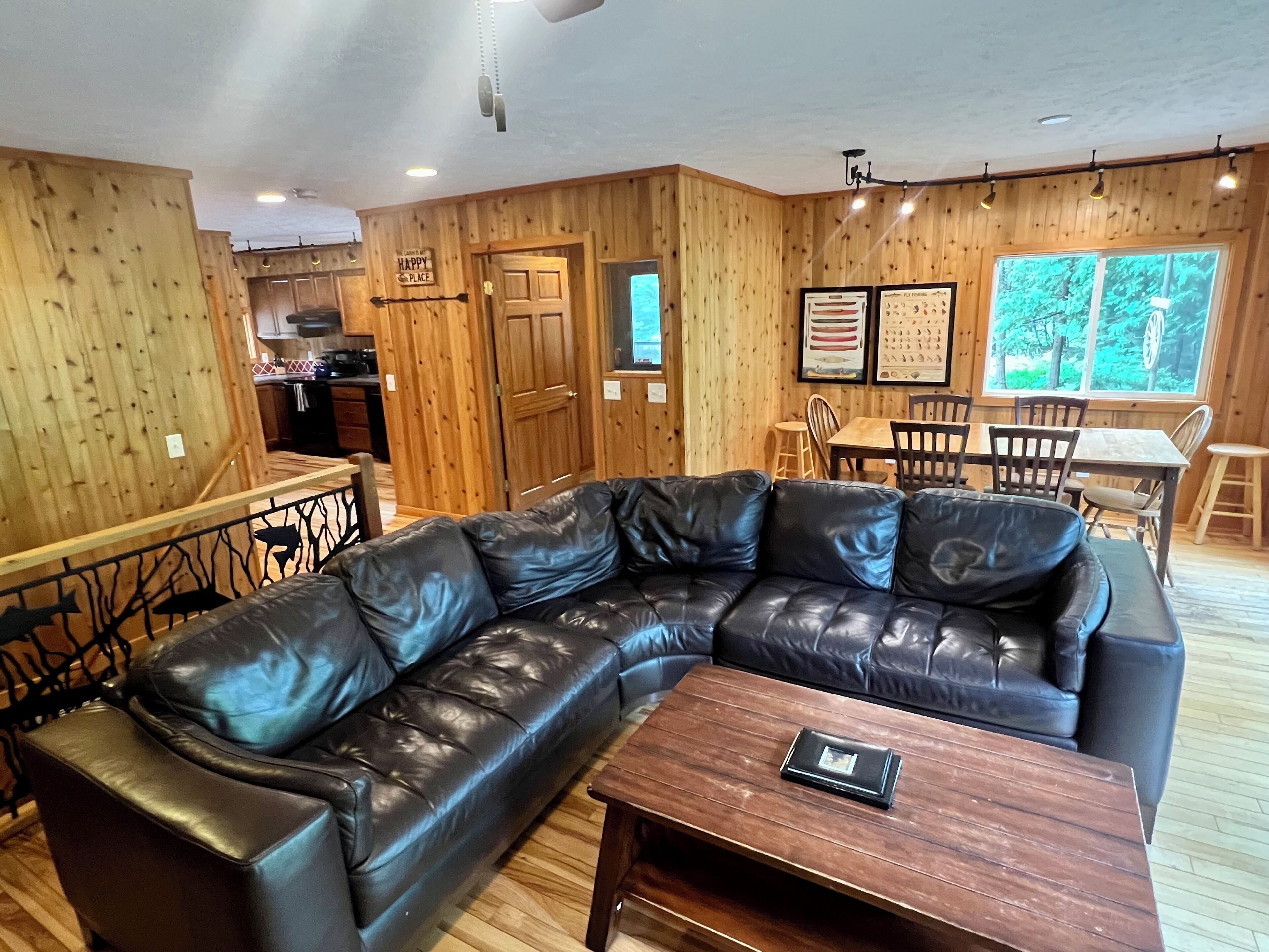 Smart TV, fireplace, DVD player, table tennis