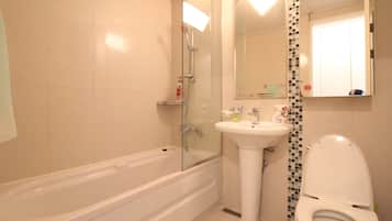 Room 1 | Bathroom | Shower, towels