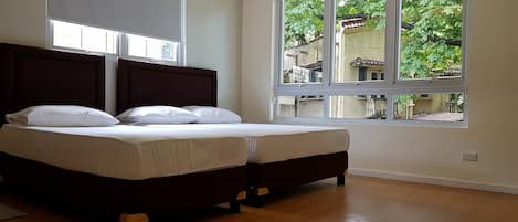 Triple Room | Premium bedding, desk, soundproofing, free WiFi