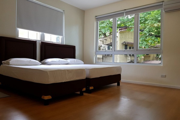 Triple Room | Premium bedding, desk, soundproofing, free WiFi