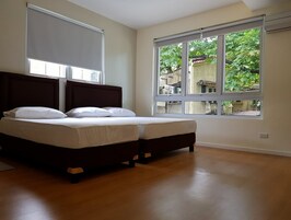 Triple Room | Premium bedding, desk, soundproofing, free WiFi