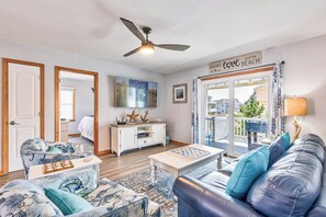 TV, caminetto, impianto stereo