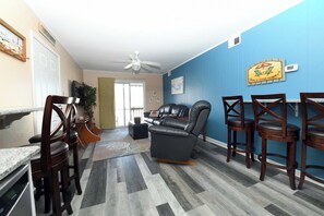 DVD player - Cute, stylish 3 bedroom condo with free WiFi and a boat dock located in peaceful midtown right on the bay water and eight blocks to the beach! (Ocean City)