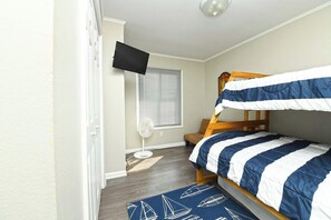 3 bedrooms, iron/ironing board, WiFi, bed sheets - Cute, stylish 3 bedroom condo with free WiFi and a boat dock located in peaceful midtown right on the bay water and eight blocks to the beach! (Ocean City)