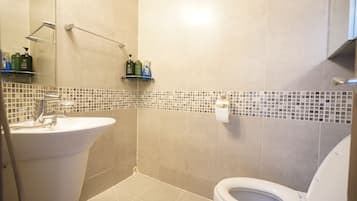 Shower, towels